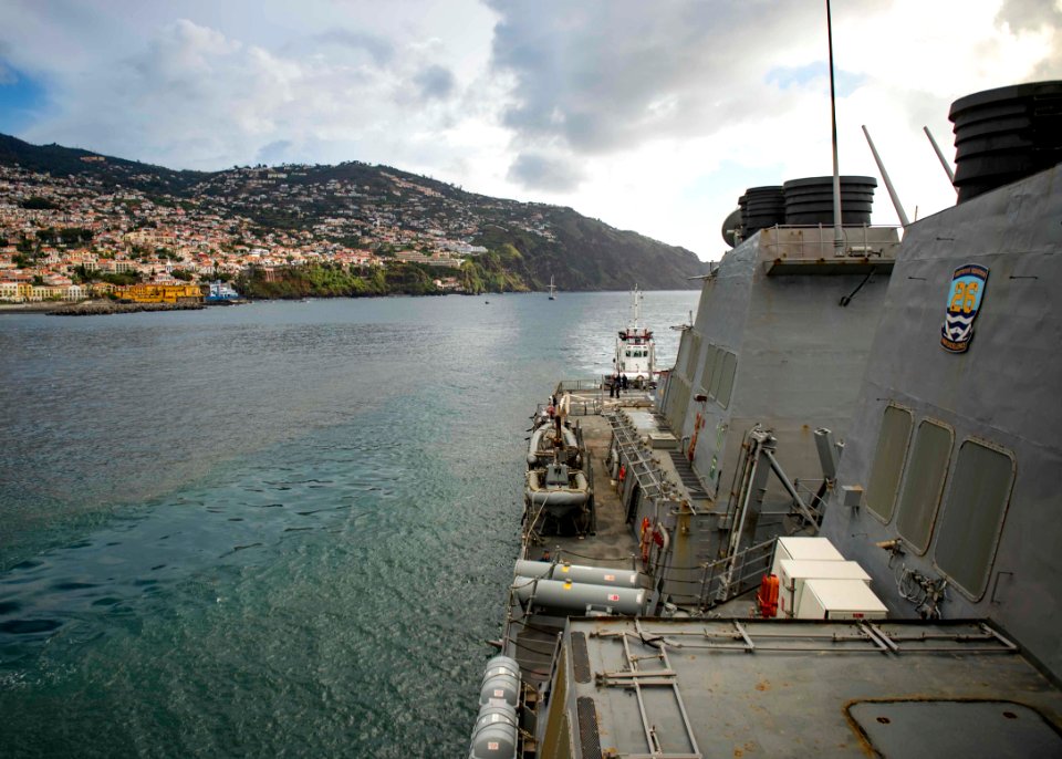 USS STOUT (DDG 55) DEPLOYMENT 2016 161104-N-GP524-211