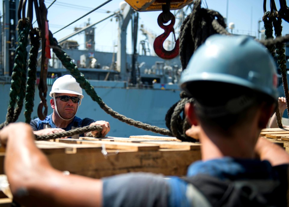 USS STOUT (DDG 55) DEPLOYMENT 2016 160922-N-GP524-303