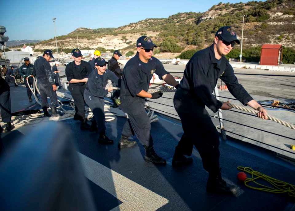 USS STOUT (DDG 55) DEPLOYMENT 2016 161022-N-GP524-006