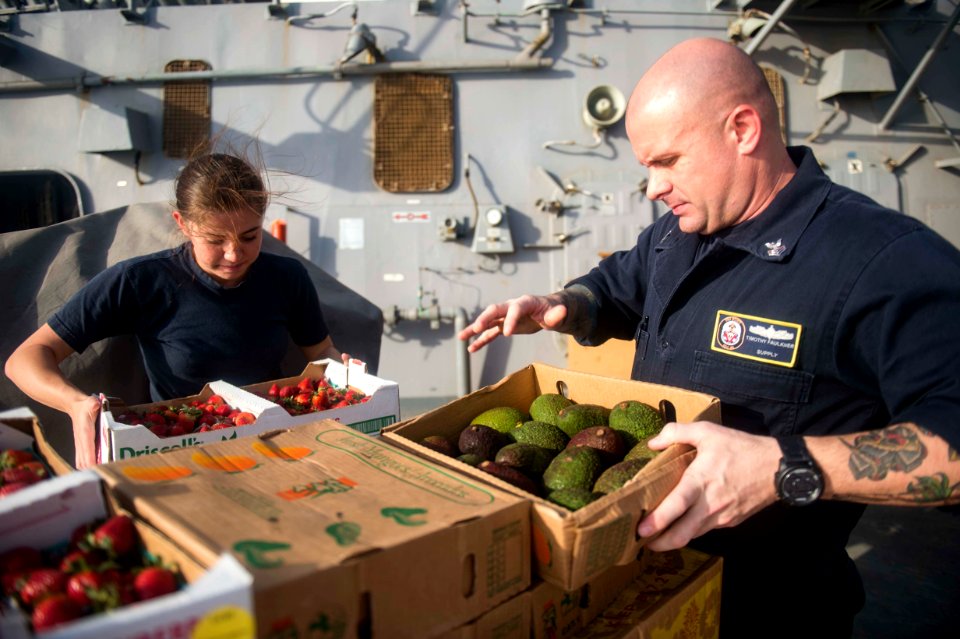 USS STOUT (DDG 55) DEPLOYMENT 2016 161004-N-GP524-672