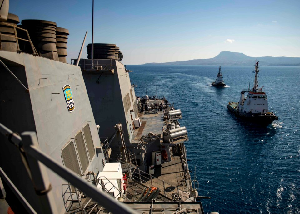 USS STOUT (DDG 55) DEPLOYMENT 2016 161021-N-GP524-313
