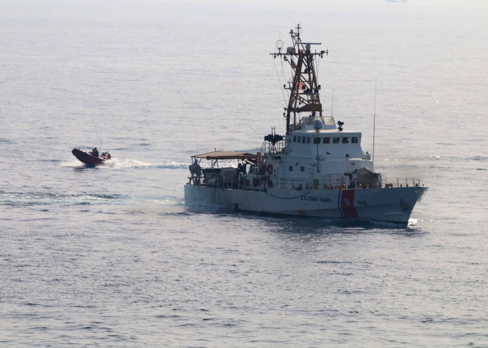 USS STOUT (DDG 55) IRAQI NAVY BILATERAL EXERCISE DEPLOYMENT 2016 160815-N-GP524-355