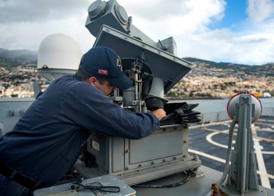 USS STOUT (DDG 55) DEPLOYMENT 2016 161104-N-GP524-363