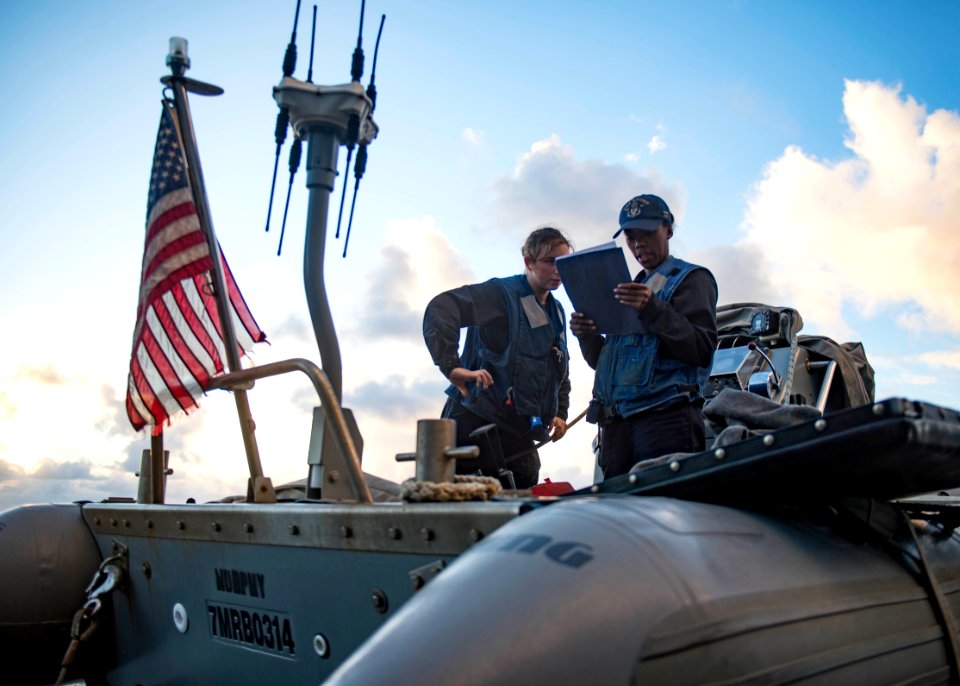 USS STOUT (DDG 55) DEPLOYMENT 2016 161104-N-GP524-052