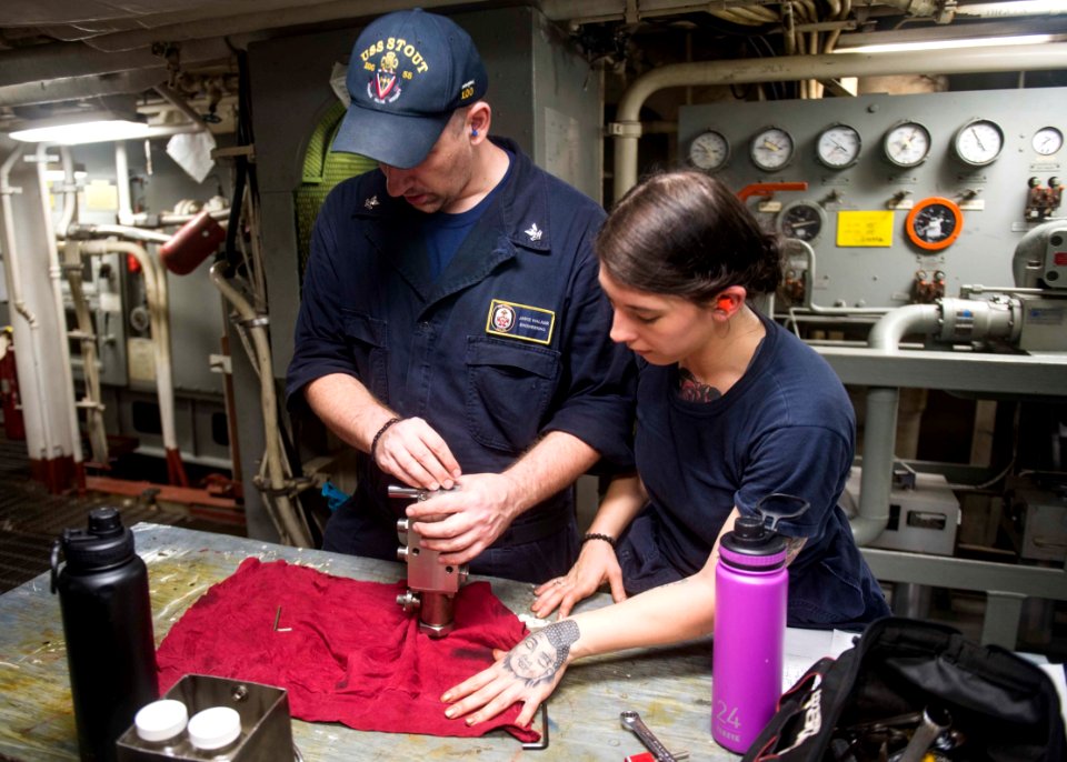 USS STOUT (DDG 55) DEPLOYMENT 2016 161107-N-GP524-421