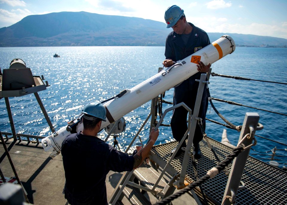 USS STOUT (DDG 55) DEPLOYMENT 2016 161021-N-GP524-810