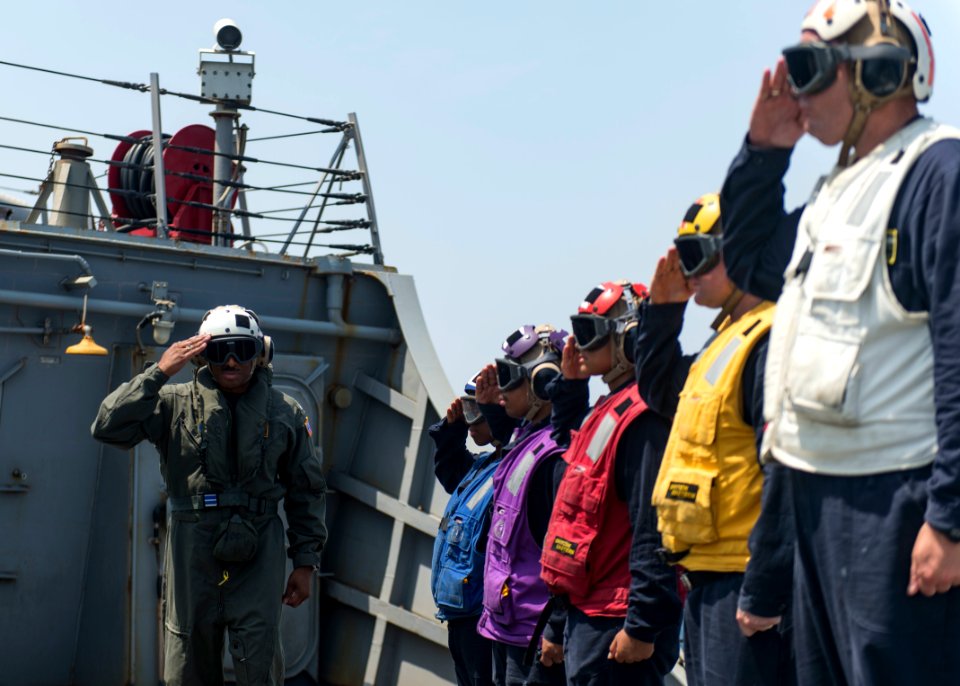 USS STOUT (DDG 55) REAR ADMIRAL WILSON VISIT 160723-N-GP524-458