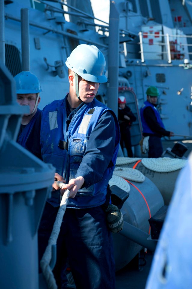 USS Stout 140205-N-UD469-140