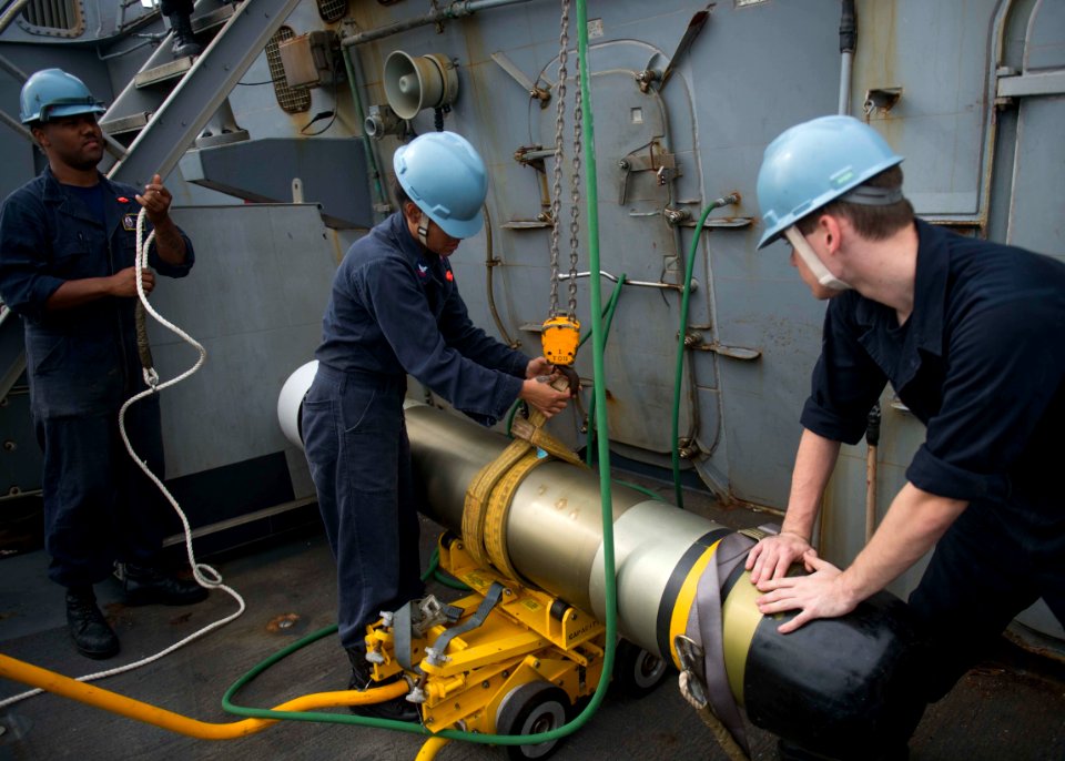 USS STOUT (DDG 55) DEPLOYMENT 2016 161108-N-GP524-264
