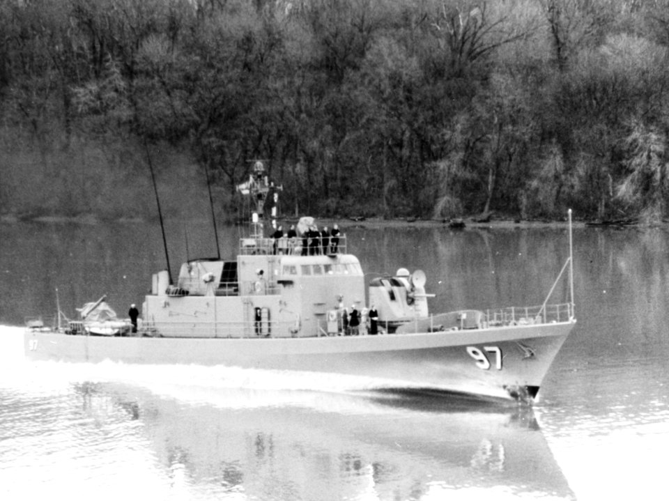 USS Surprise (PG-97) underway off the US Atlantic coast in January 1970