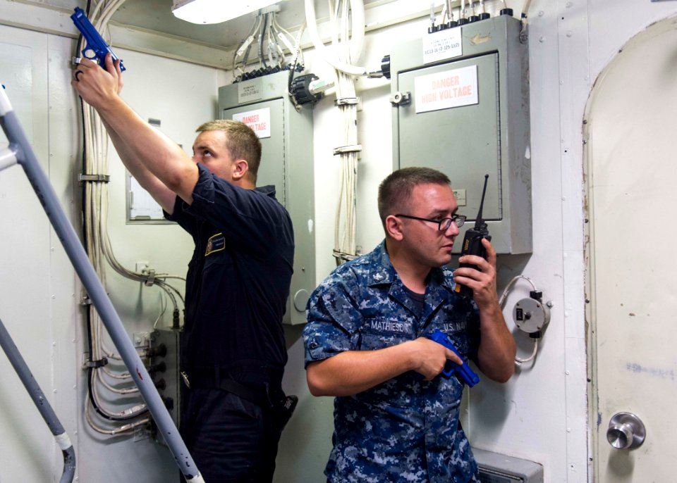 USS STOUT (DDG 55) PORT VISIT JEBEL ALI, UNITED ARAB EMIRATES 160730-N-GP524-034