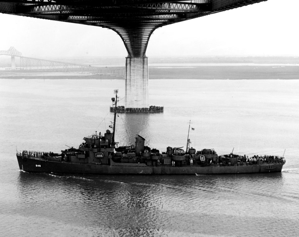 USS Swasey (DE-248) passing under the Cooper River Bridge off Charleston, South Carolina (USA), circa in July 1945 (19-N-85122)