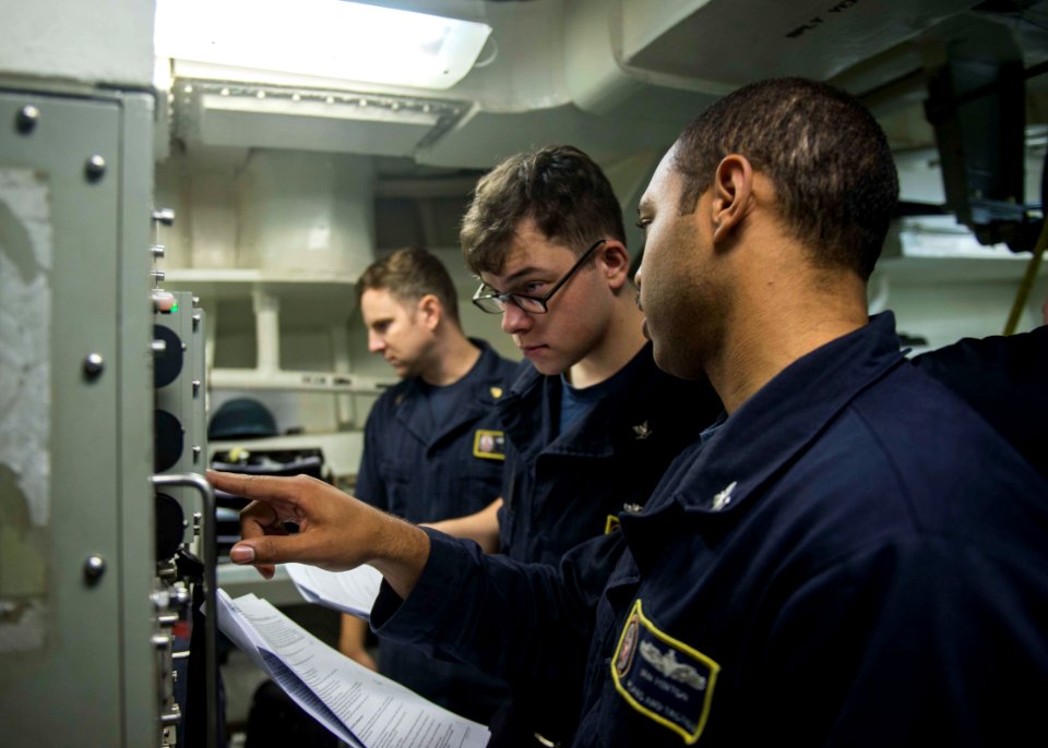 USS STOUT (DDG 55) DEPLOYMENT 2016 161108-N-GP524-006