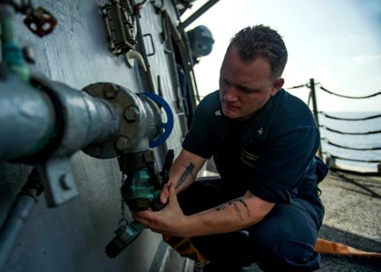 USS STOUT (DDG 55) STRAIT OF HORMUZ TRANSIT 160626-N-GP524-028