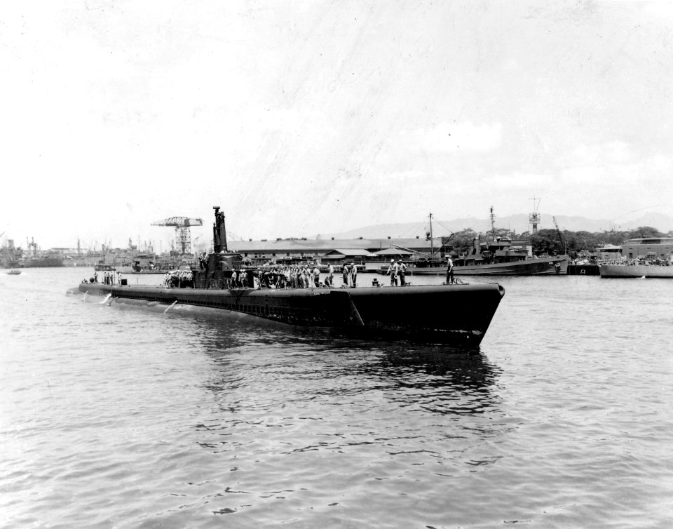 USS Tang (SS-306) returning Pearl Harbor, Hawaii, 15 May 1944 (80-G-231022)