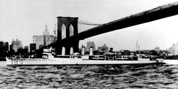 USS Tattnall (DD-125) passing under the Brooklyn Bridge, circa in the 1930s (NH 67808) photo