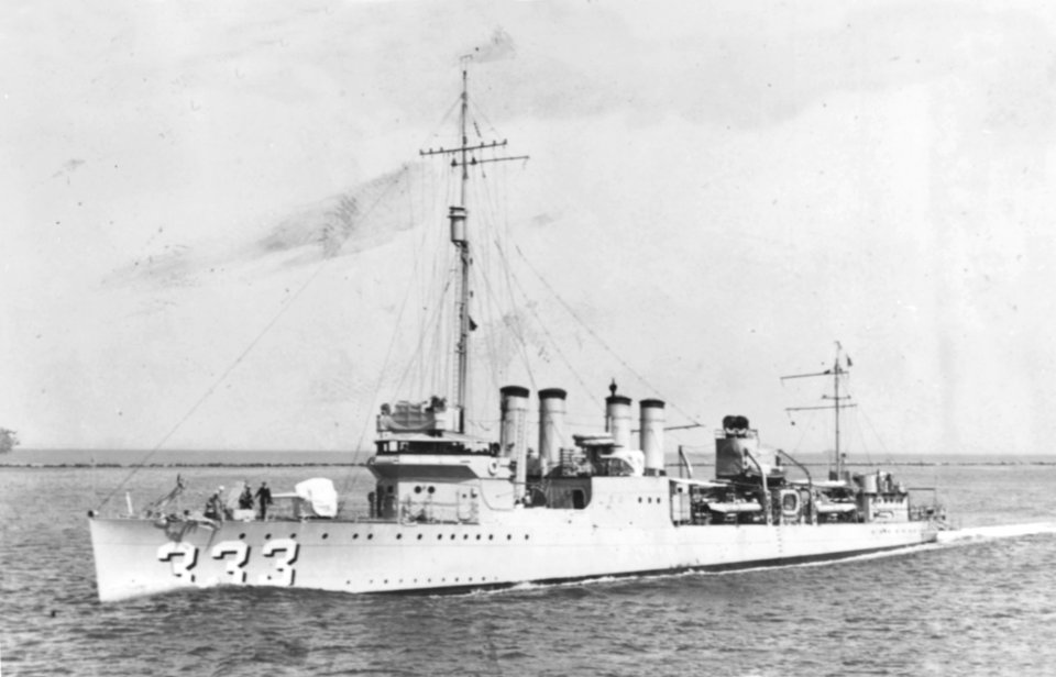 USS Sumner (DD-333) underway, circa in the middle or later 1920s (NH 70952)
