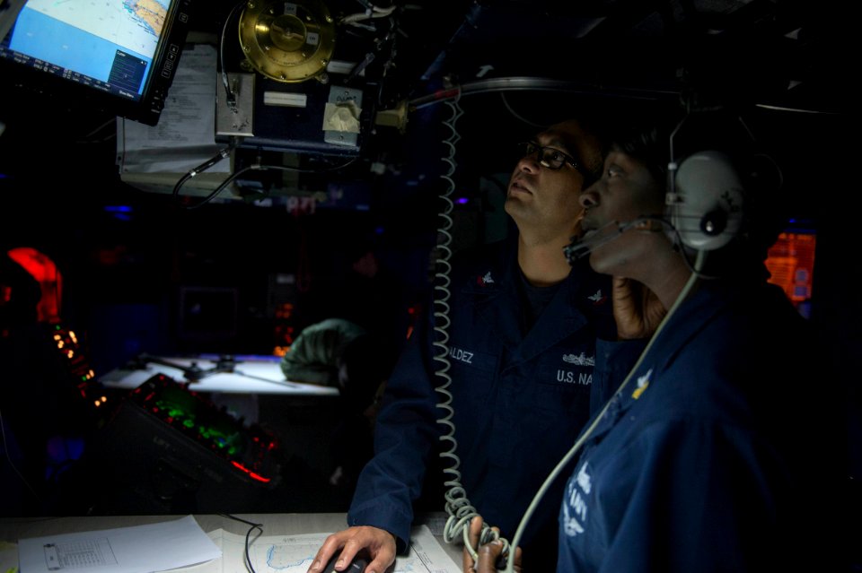 USS Stout sailors monitor the navigation system 140217-N-UD469-033