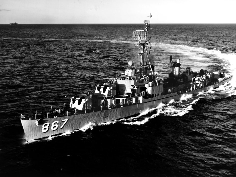 USS Stribling (DD-867) underway on 12 January 1960 (USN 1047125)