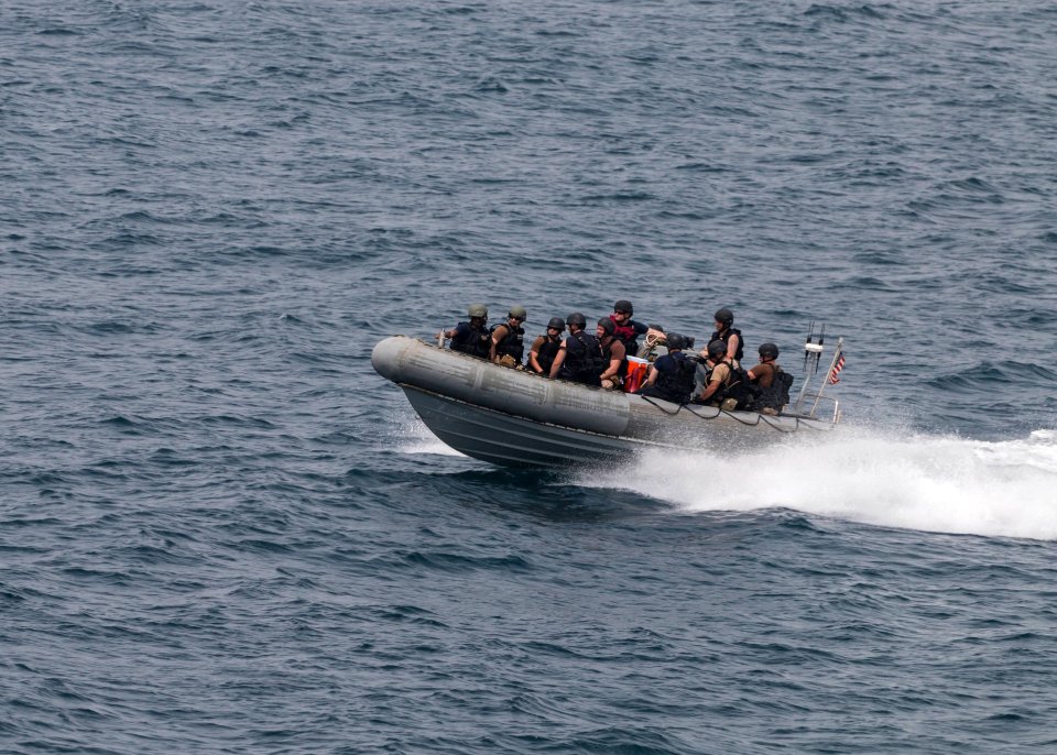 USS STOUT (DDG 55) VISIT, BOARD, SEARCH AND SEIZURE DEPLOYMENT 2016 160805-N-GP524-152