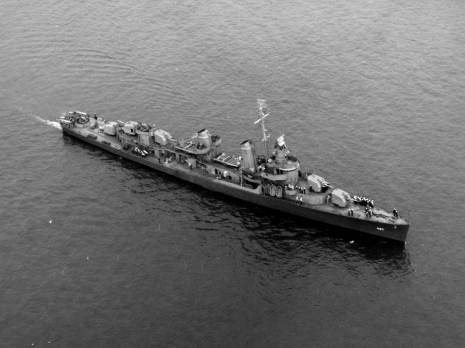 USS Strong (DD-467) underway in 1942