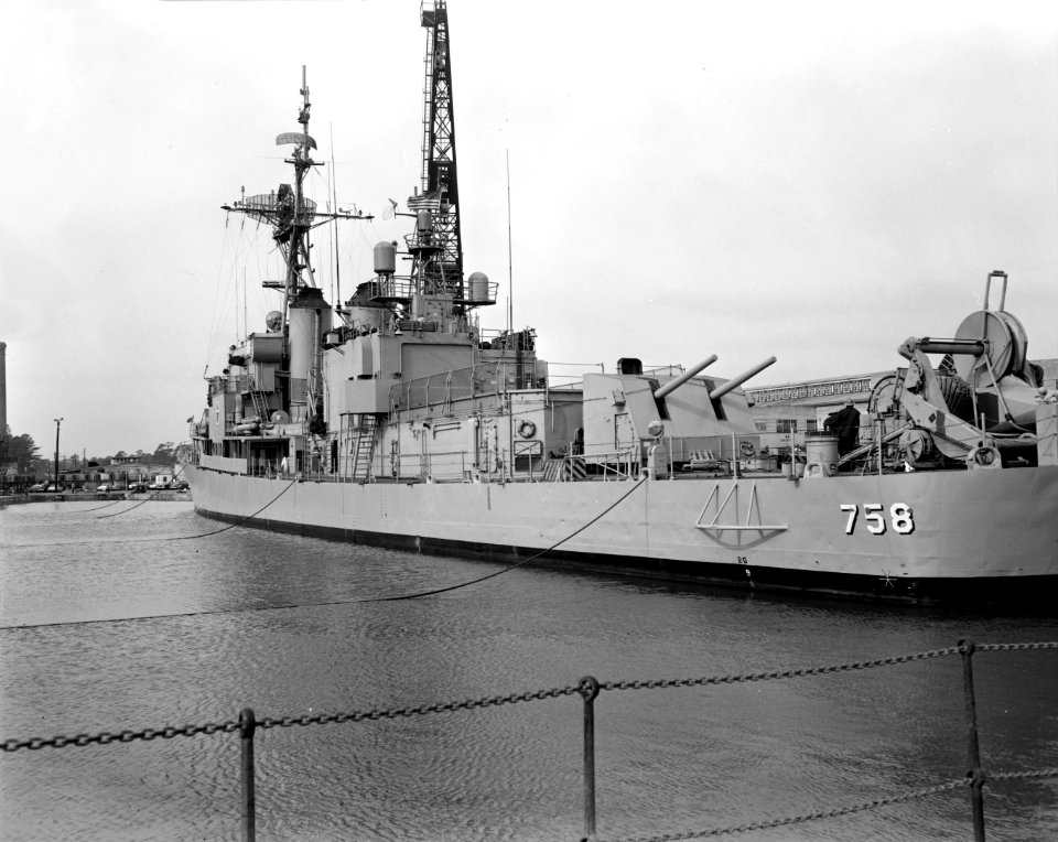 USS Strong (DD-758) at the Charleston Naval Shipyard, in 1962 (24743691)