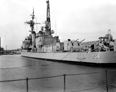 USS Strong (DD-758) at the Charleston Naval Shipyard, in 1962 (24743691)