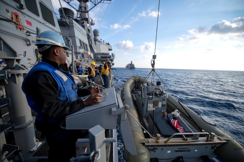 USS Stout operations 140111-N-UD469-070