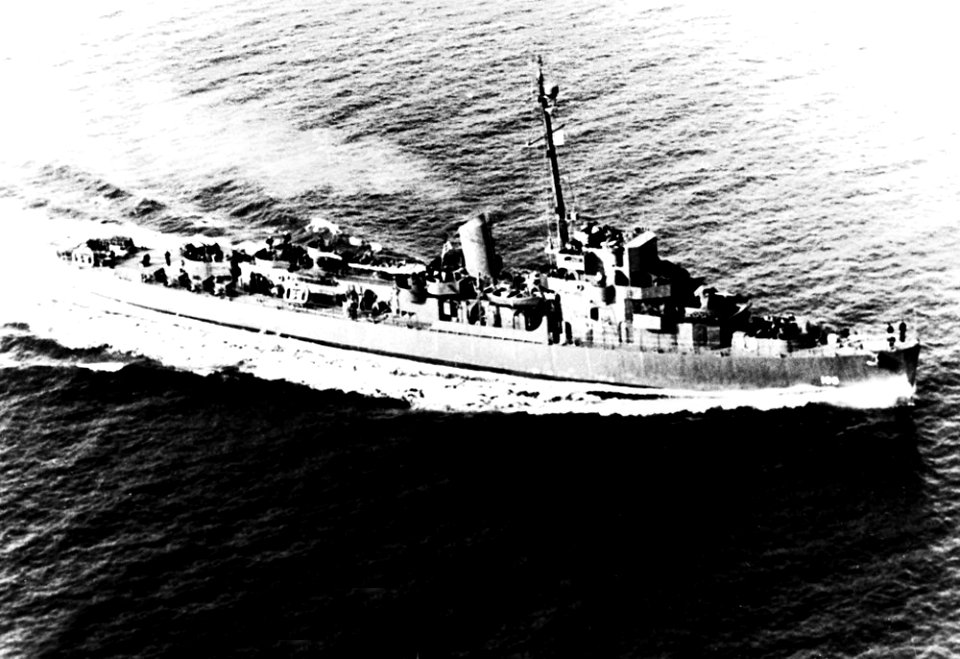 USS Swearer (DE-186) underway at sea, circa in 1944