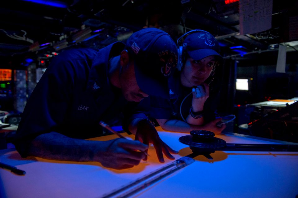 USS Stout operations 131231-N-UD469-078