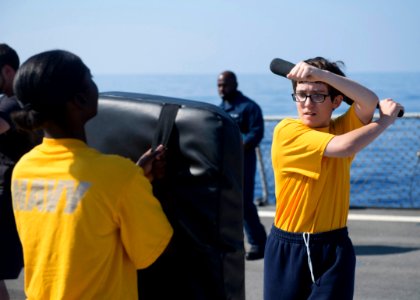 USS Stout sailors take unarmed self defense training class 130930-N-UD469-137