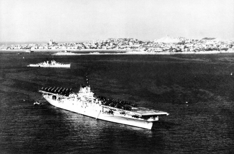 USS Tarawa (CV-40) at Tsingtao in November 1948