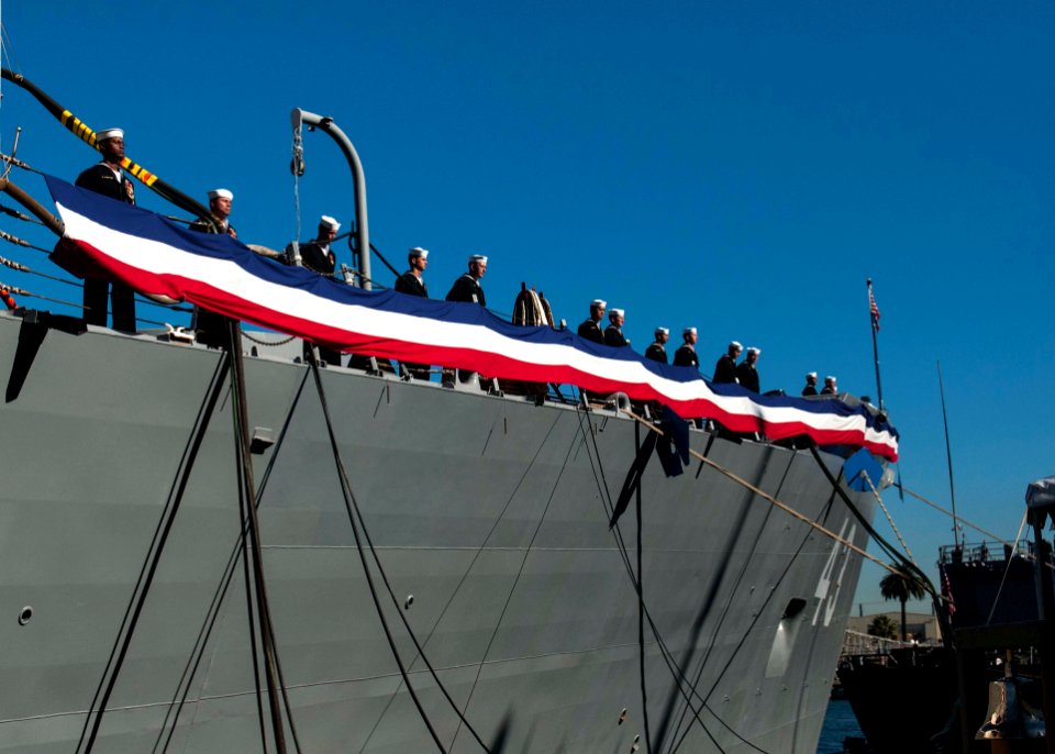 USS Thach Decommissioning 131101-N-KB426-063