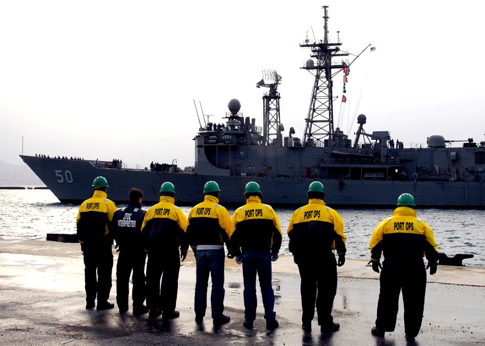 USS Taylor-090114-N-0780F-004