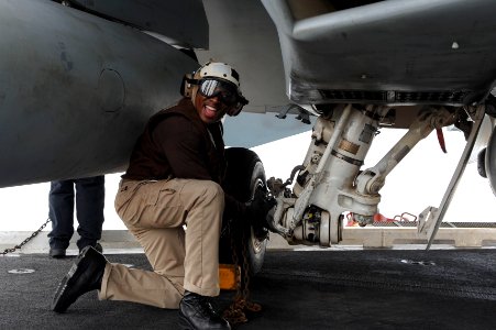 USS Theodore Roosevelt (CVN 71) 150416-N-FI568-022 (17174425132)