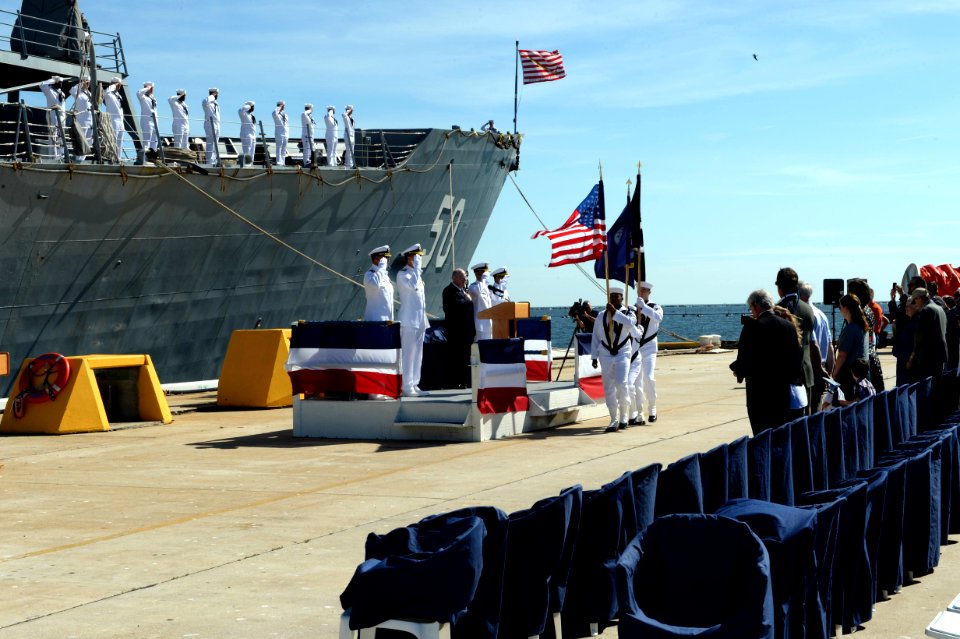 USS Taylor decommissioning ceremony 150508-N-JX484-062