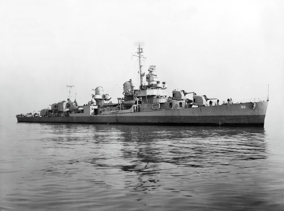 USS Terry (DD-513) off the Mare Island Naval Shipyard, California (USA), on 8 December 1944 (NH 102788)