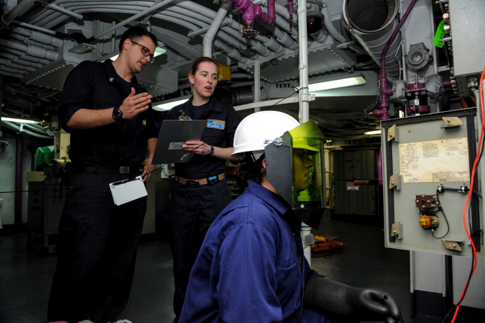 USS Theodore Roosevelt (CVN 71) 150428-N-FI568-001 (17278719116)
