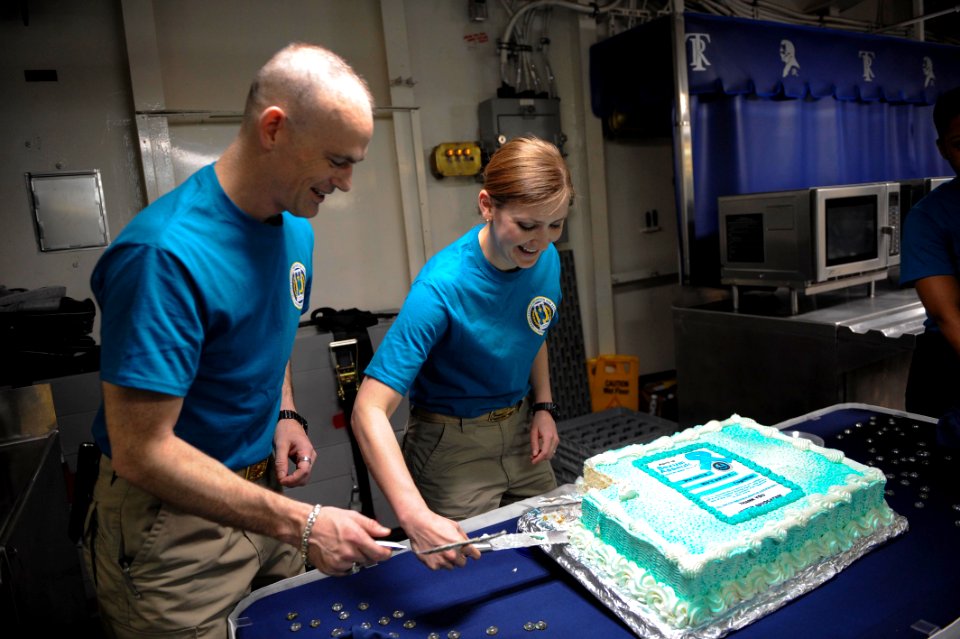 USS Theodore Roosevelt (CVN 71) 150426-N-FI568-073 (17110555350)