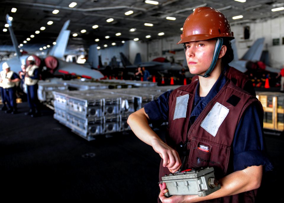 USS Theodore Roosevelt ammo offload 151009-N-PG340-157