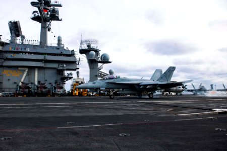 USS Theodore Roosevelt conducts its 200,000th trap. (16293067392) photo