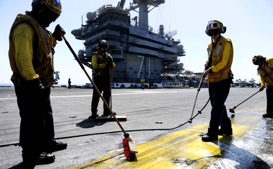 USS Theodore Roosevelt operations 150528-N-GR120-196