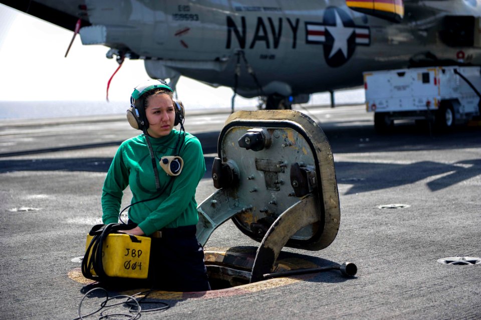 USS Theodore Roosevelt operations 150408-N-SI600-060