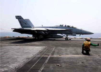 USS Theodore Roosevelt flight operations 150907-N-PG340-253