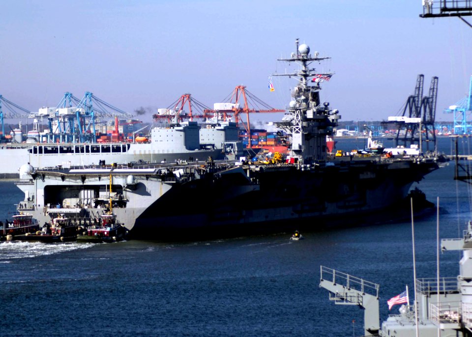 USS Theodore Roosevelt transits Elizabeth River DVIDS68937