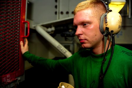 USS Theodore Roosevelt operations 150928-N-PG340-012