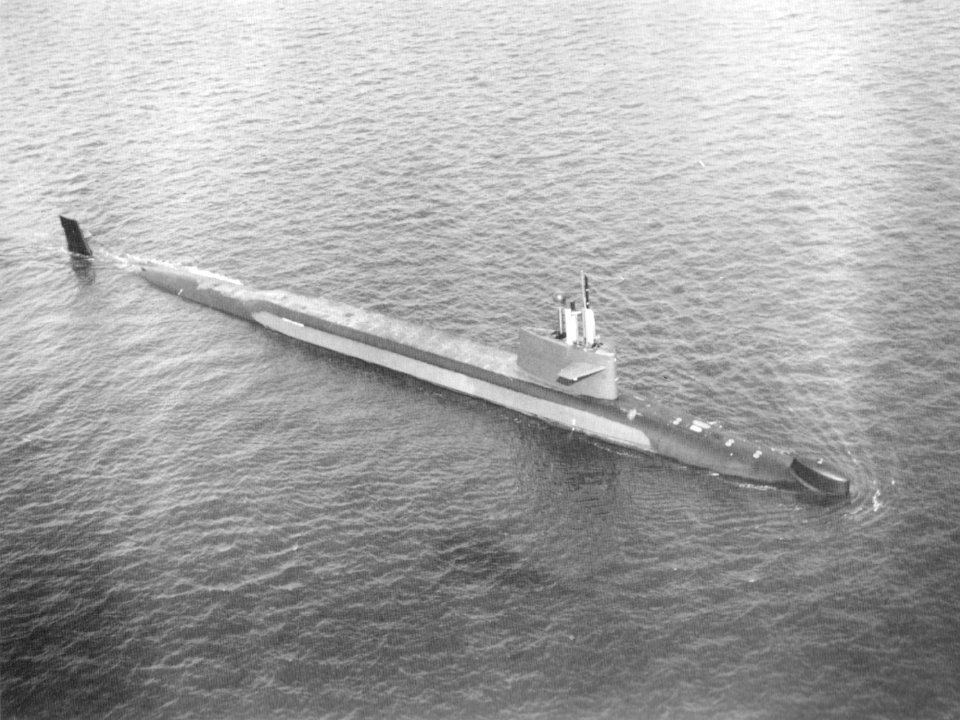 USS Thomas A. Edison (SSBN-610) underway in 1962