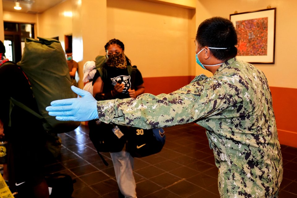USS Theodore Roosevelt Sailors Check into Commercial Lodging 200409-N-VR594-1070 (49859512138)