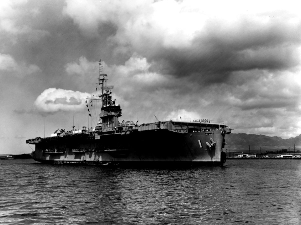 USS Thetis Bay (CVHA-1) on 1 April 1958 (NH 85100)