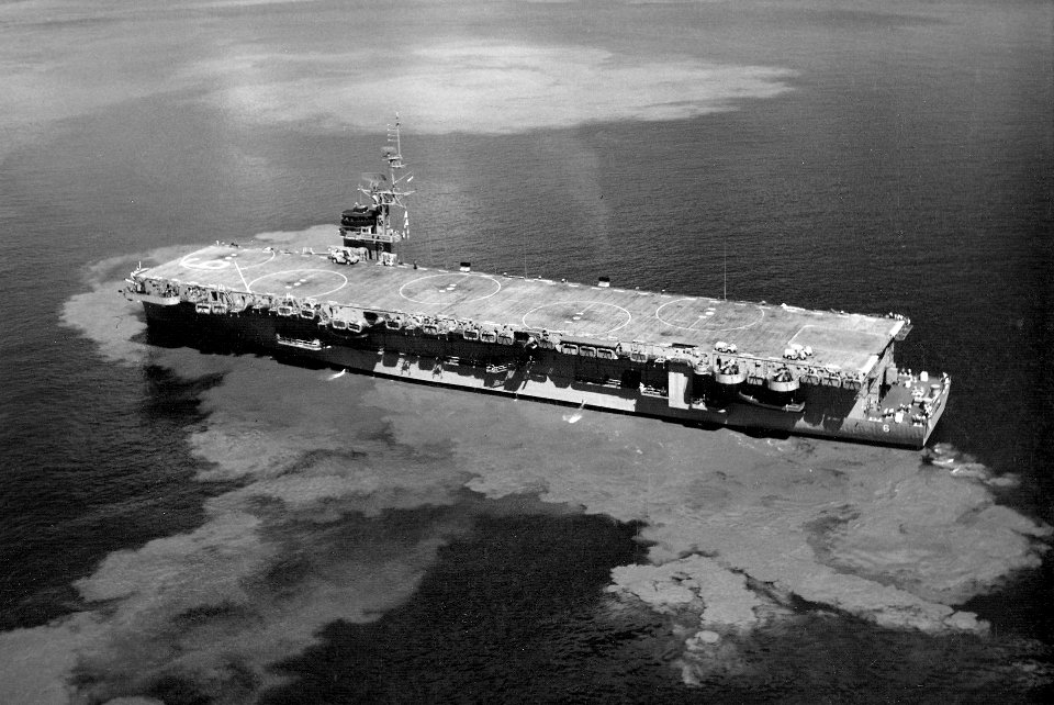 USS Thetis Bay (LPH-6) c1963